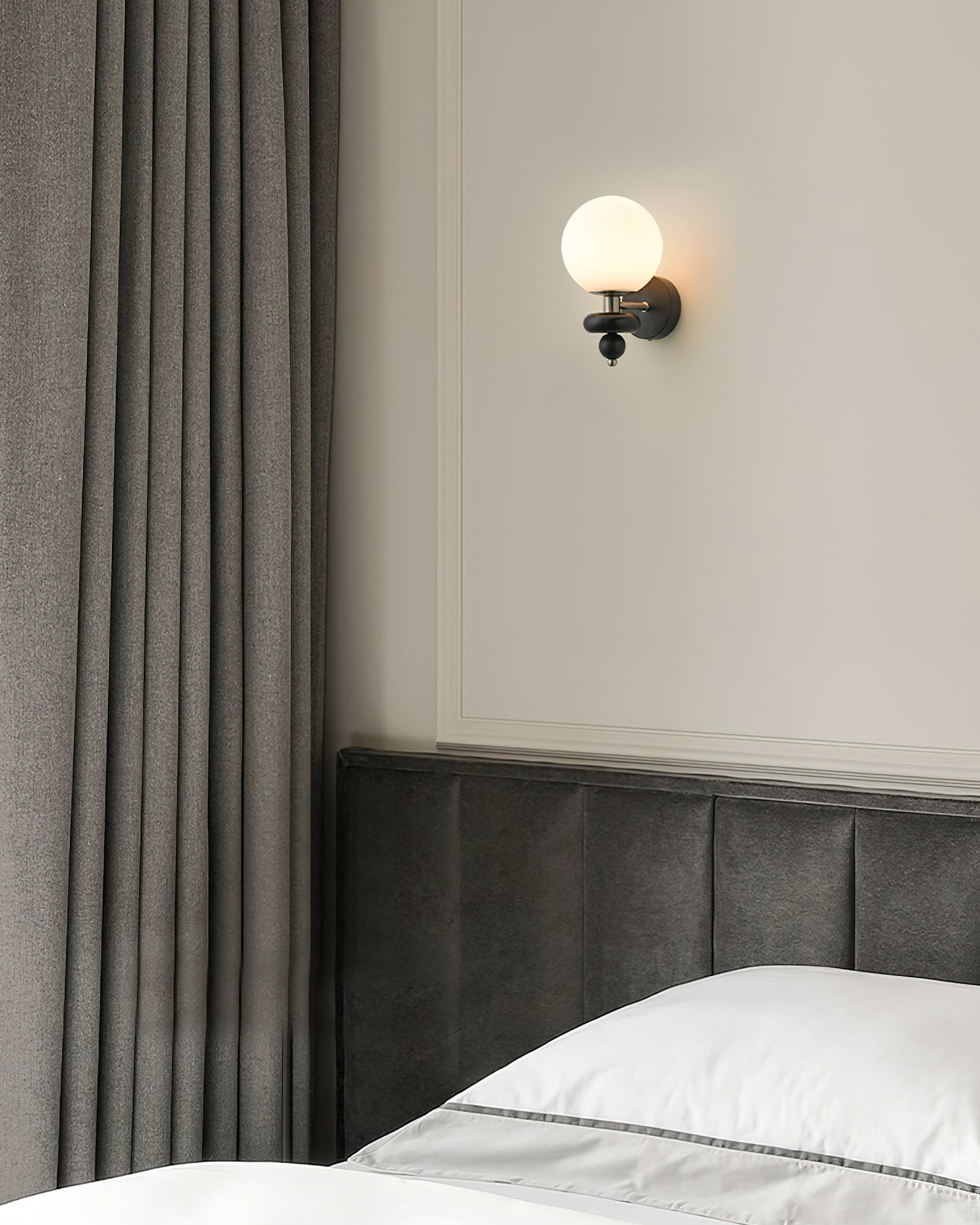 Evelo Modern Globe Wall Lamp