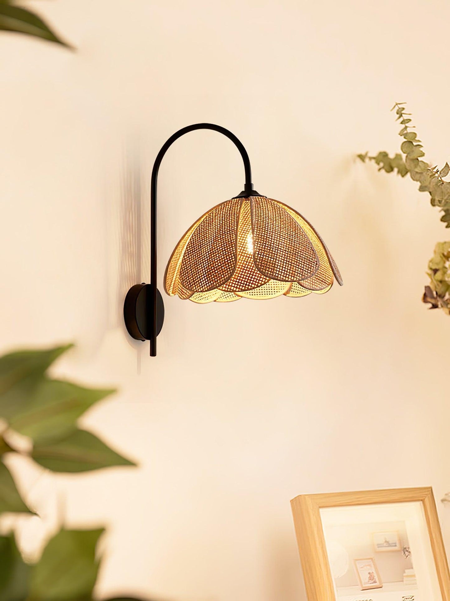 Edria Petal-Shaped Rattan Wall Lamp