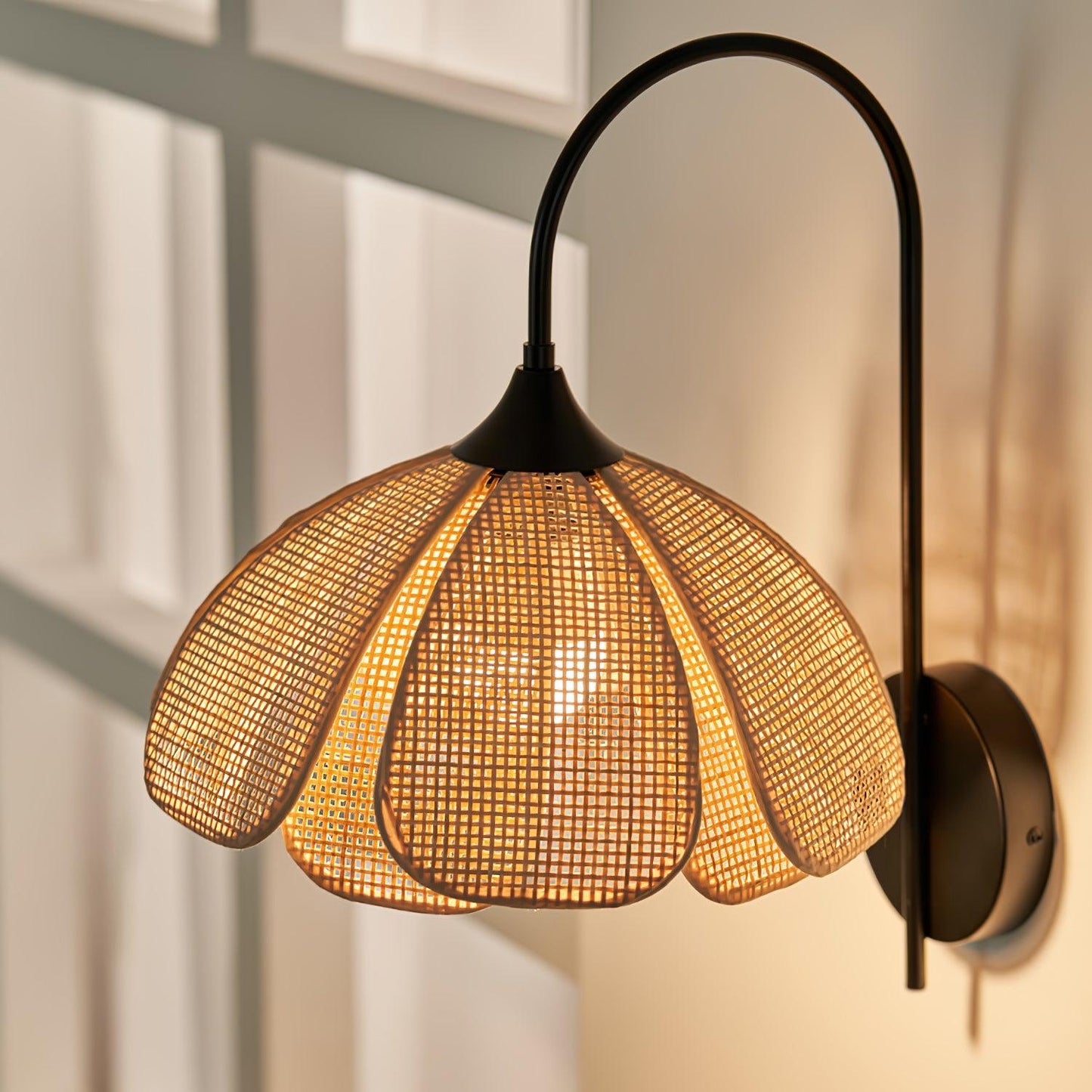 Edria Petal-Shaped Rattan Wall Lamp