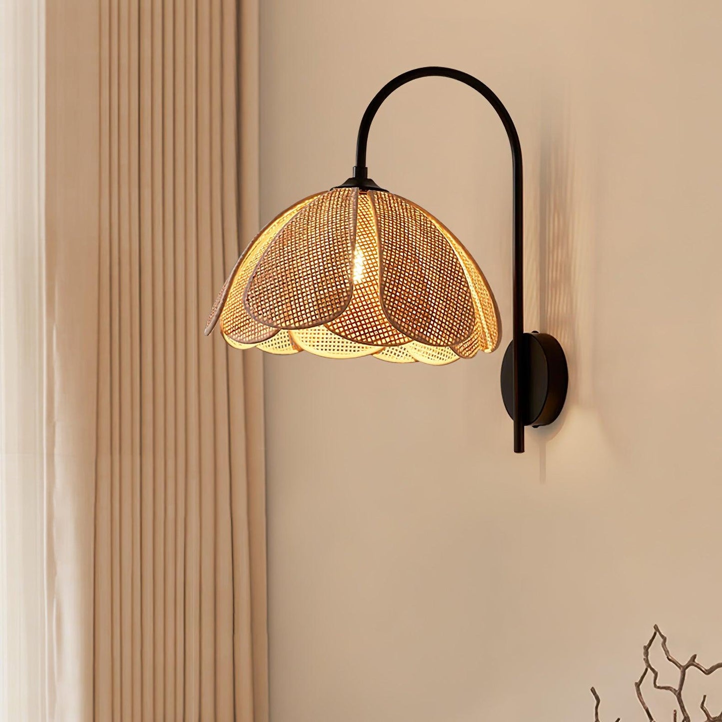Edria Petal-Shaped Rattan Wall Lamp
