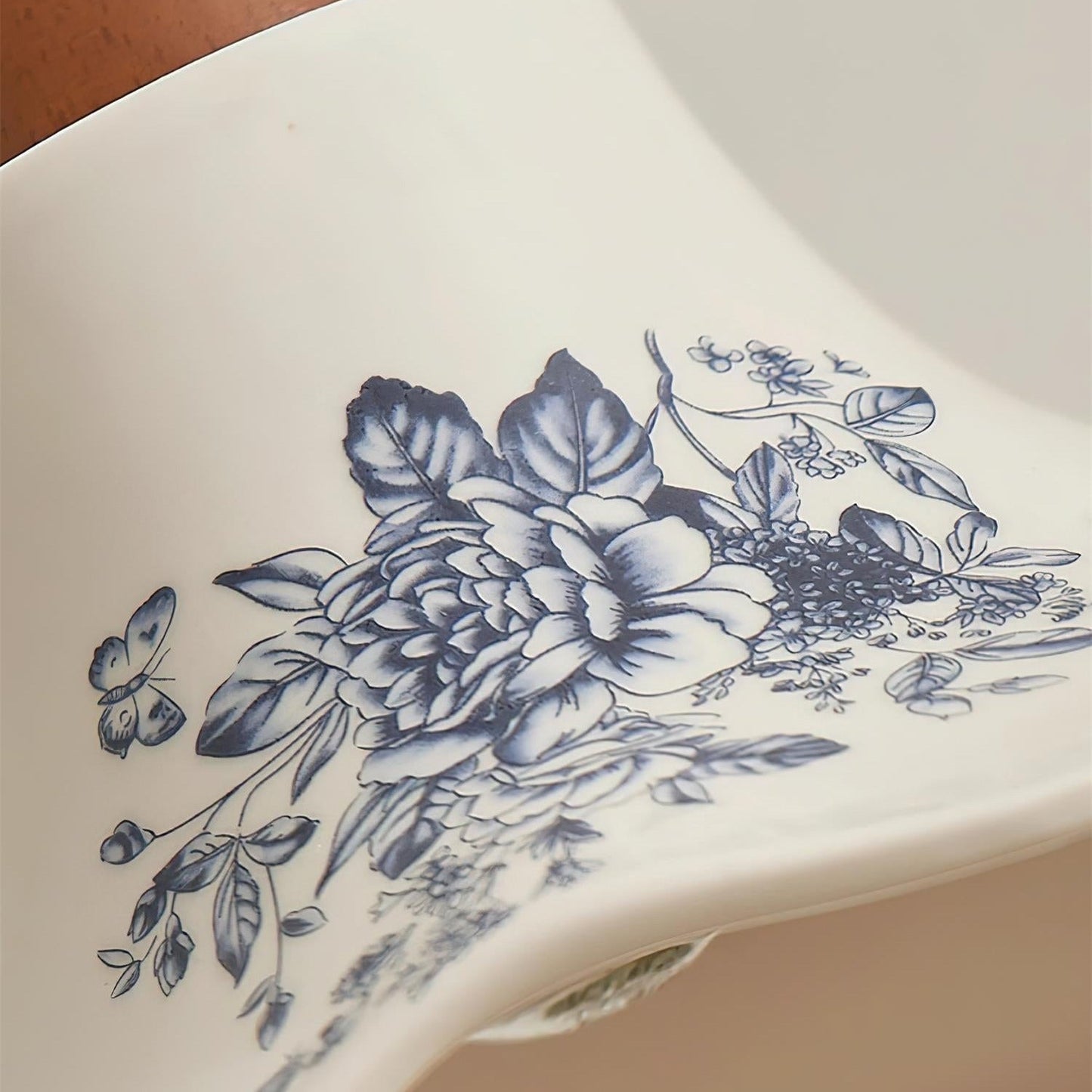 Lampes suspendues en fleurs de porcelaine