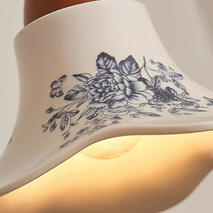 Lampes suspendues en fleurs de porcelaine