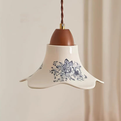 Lampes suspendues en fleurs de porcelaine