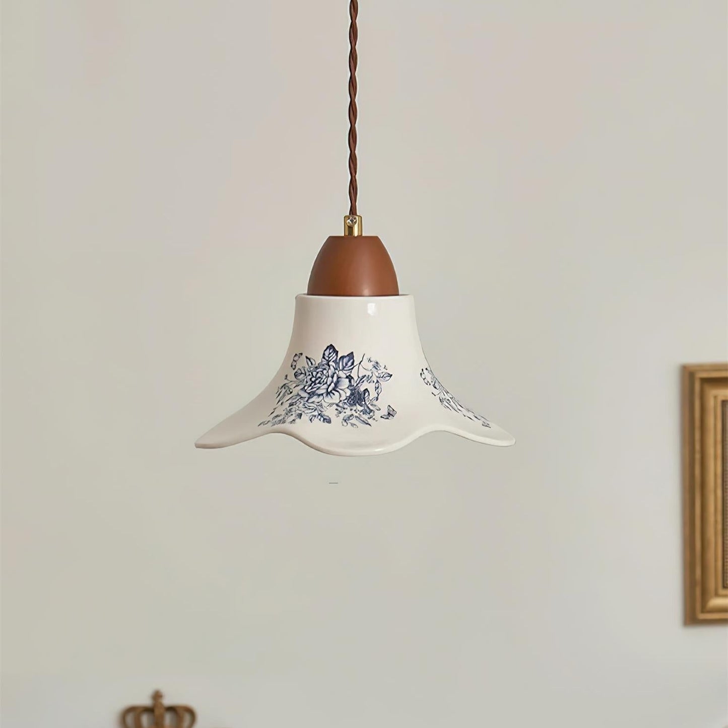 Lampes suspendues en fleurs de porcelaine
