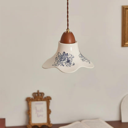 Lampes suspendues en fleurs de porcelaine