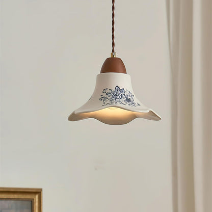 Lampes suspendues en fleurs de porcelaine