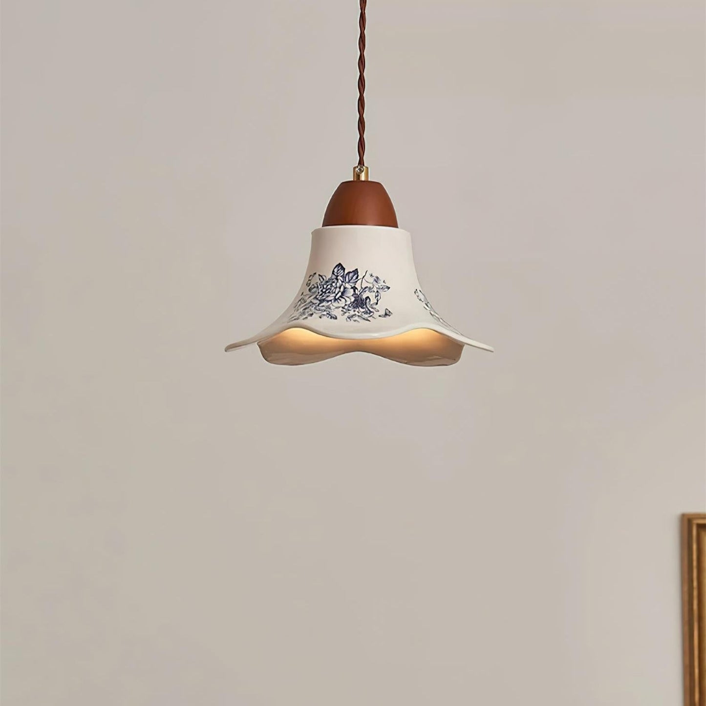 Lampes suspendues en fleurs de porcelaine