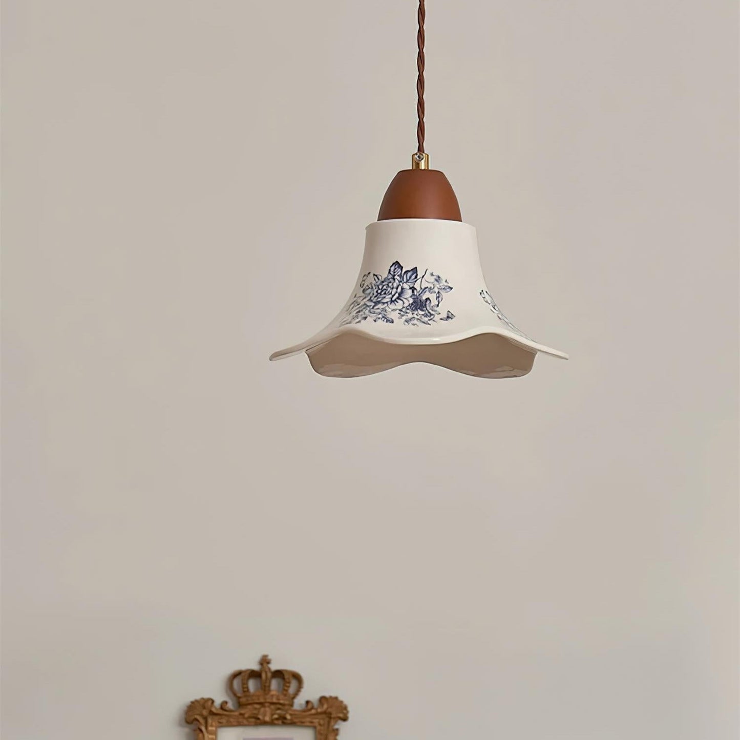 Lampes suspendues en fleurs de porcelaine