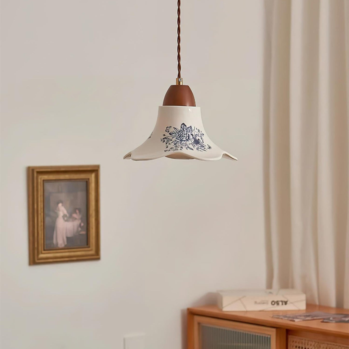 Lampes suspendues en fleurs de porcelaine