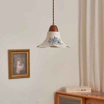 Lampes suspendues en fleurs de porcelaine