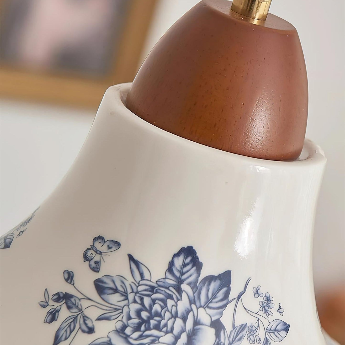 Lampes suspendues en fleurs de porcelaine