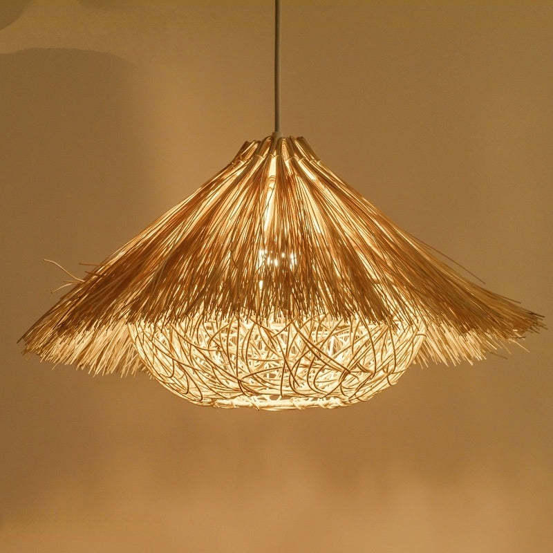 Suspension modelée en rotin tissé à la main Muto