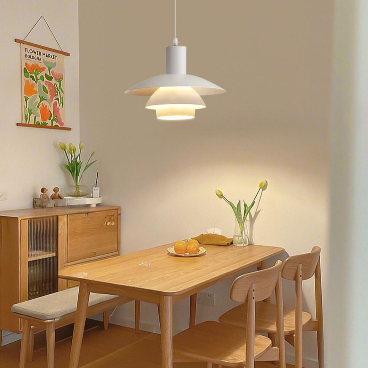 Moderne LED-Pendelleuchte Valentina aus weißem Holz und Metall für Schlafzimmer